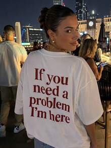 T-shirt blanc pour femmes grande taille avec slogan anglais amusant, "Si vous avez besoin d'un problème, je suis là" imprimé sur le dos, col rond, épaules tombantes, manches courtes amples, top décontracté de rue d'été - Blanc - Voir 1