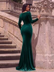 Luxury Deep V-Neck Mermaid Evening Gown, Pleated Fitted Bodice, Suitable For Evening Parties, Pre-Wedding Portrait Photography - Dark Green - View 2