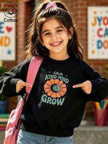 كنزة رياضية سوداء بياقة دائرية للأطفال مع طباعة زهرة برتقالية ونص CALM KIND MIND GROW - الأسود - مشاهدة 2