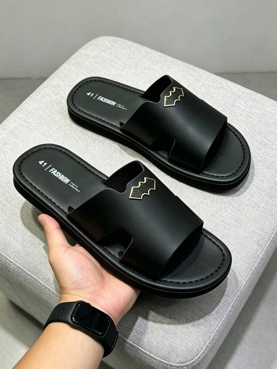 男士時尚蝙蝠金屬裝飾拖鞋，休閒露趾防滑平底拖鞋，舒適輕便室內/室外淋浴拖鞋，黑色夏季日常穿著涼鞋 - 黑色 - 查看 1