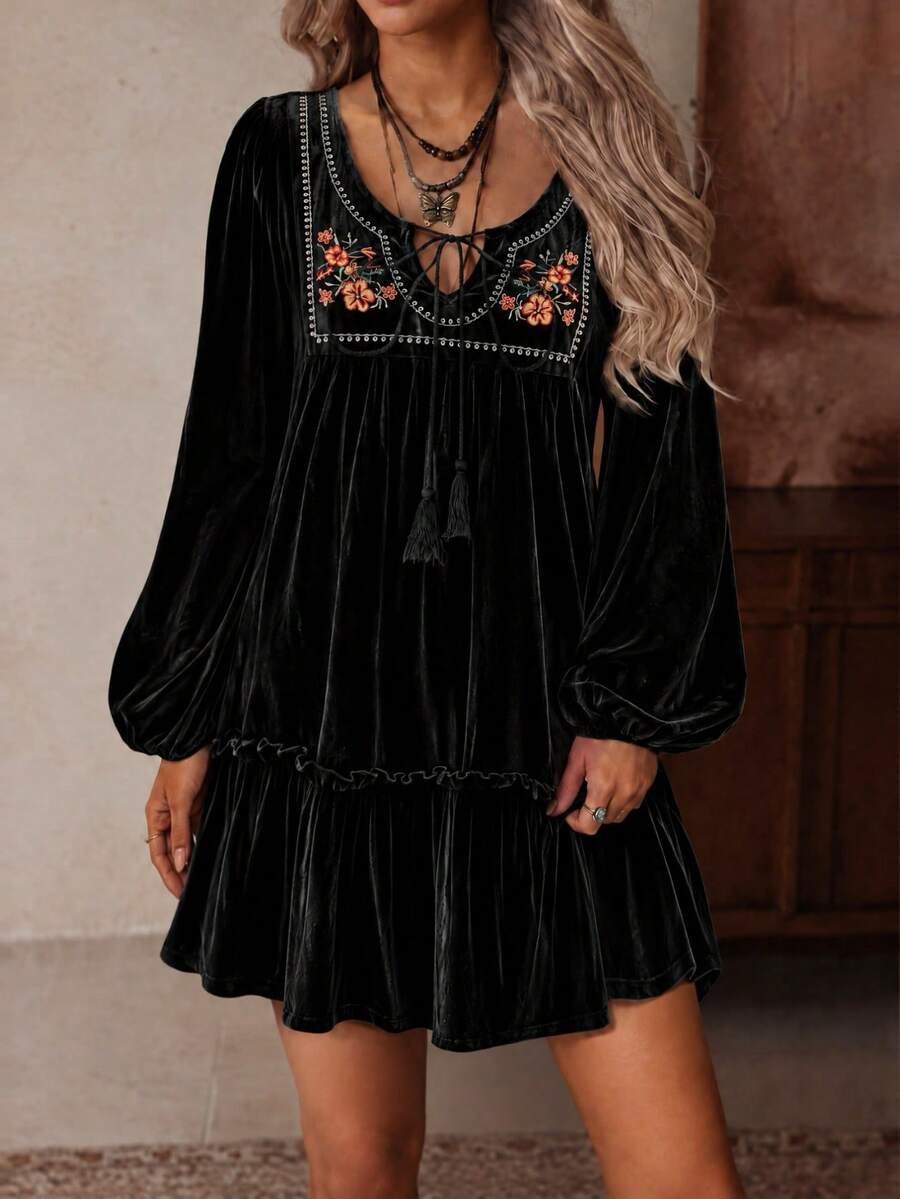 Rusttydustty Women's Black Velvet V-Neck Vintage Floral Embroidered Doll Dress, Bohemian Style, Suitable For Autumn, Halloween - Black - View 1