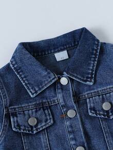 Jaket Denim Anak dengan Gambar Kartun Mobil di Bagian Belakang, Kerah Lipat, Atasan Lengan Panjang Kasual untuk Anak Laki-laki - Medium Wash - View 3