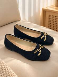 Sepatu Flat Slip-On Wanita Ujung Persegi dengan Hiasan Gesper Horsebit - Hitam - View 1