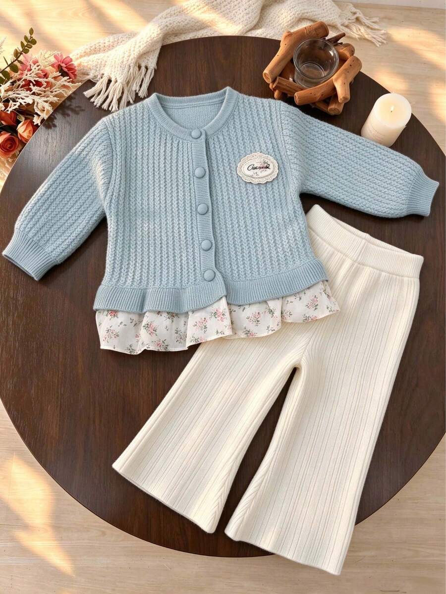 WUHUANG YIYI Bộ 2 món áo cardigan len dệt kim cho bé gái màu xanh nhạt họa tiết hoa phối patchwork gấu áo trang trí thủ công và quần ống loe gân, phong cách mềm mại cho mùa thu - Màu xanh nhạt - Xem 1