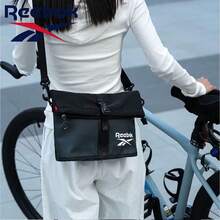 Tas Selempang Tahan Air Reebok Functional Flap, Tas Bahu Kapasitas Besar Warna Blok, Tas Kurir Kasual untuk Komuter dan Aktivitas Luar Ruangan - Hitam - View 5