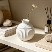 3D Printed Striped Round Vase, Unique Vertical Ribbed Design, Practical Minimalist Desktop Vase Decor, Holiday Gift Choice, Creative Flower Pot Decorative Vase, Designed For Home Decor Enthusiasts, Living Room Bedroom Office Desktop Home Ornament - Ribbed Vase - View 9