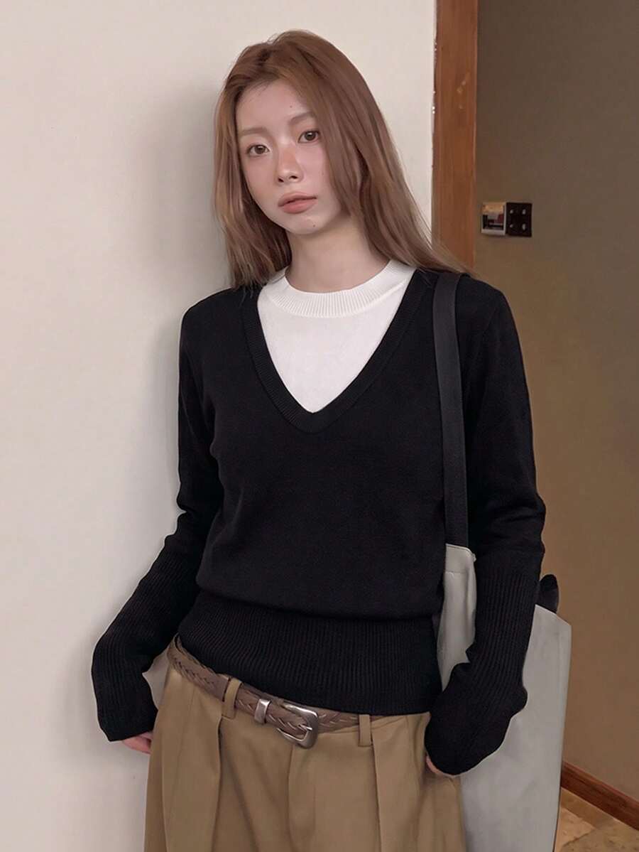 Korean Style Casual 2 In 1 Patchwork V-Neck Long Sleeve Top, Women's Autumn/Winter Cinched Cinched Waist Contrast Color Knit Base Layer - Black and White Splicing - View 1