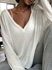 Kaos Lengan Panjang Tipis dengan Potongan Longgar dan Leher V Dalam, Model Longgar, Bahu Jatuh, Pakaian Dalam/Luar, Warna Polos - Putih - View 6
