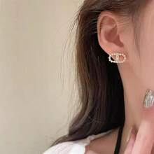 1pc Retro Korean Style Geometric Letter Design Minimalist Fashionable Versatile Earrings - New Letter Earrings - View 1
