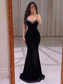 Luxury Sleeveless Velvet Pearl & Rhinestone Heart Neckline Long Dress, Charming Black Formal Evening Gown - Black - View 3