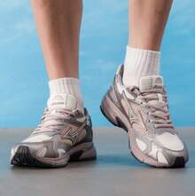 Mizuno 新款 SPEED 2K 緩震透氣網布多功能休閒跑步鞋 中性款 - 白灰色/粉色 - 查看 4
