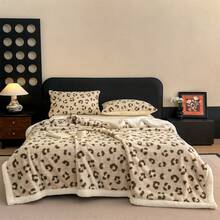 1pc Leopard Print Blanket - Ultra Soft Double Layer Thickened Throw Blanket, Suitable For Sofa And Bed, Anti-Pilling Warm Nap Blanket, Ideal For Office And Travel (Single Blanket, Pillowcase Not Included) - Off-white - View 2