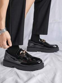 GAISIMA Sepatu Loafer Pria Mengkilap, Gaya Kampus, Dekorasi Gesper Logam, Sol Tebal, Sepatu Slip-On, Sol Tebal Bergerigi, Cocok untuk Pemakaian Sehari-hari di Kantor, Musim Semi dan Musim Gugur - Hitam - View 8