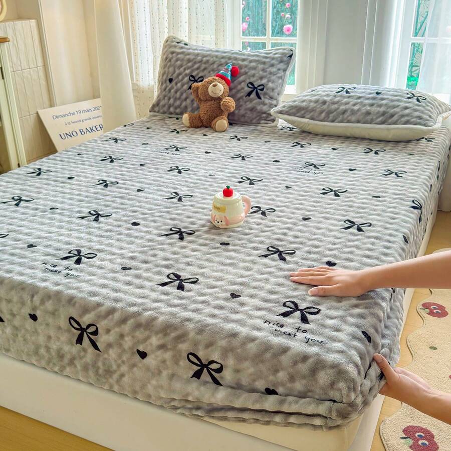 1pc Bow Print Milk Velvet Fitted Sheet, Soft & Comfortable, Skin-Friendly & Breathable, Fashionable & Fresh Bedding, Mattress Protector, Suitable For Hotel, Bedroom, Guest Room, Student Dorm, All Seasons - Light Grey - View 1