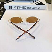 1 Pair Fashionable Small Frame Glasses Vintage Street Style For Women, Suitable For Autumn/Winter Outings, Travel, Beach, Music Festivals And Daily Wear - Gold - View 6