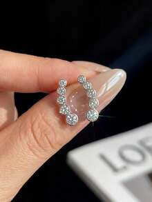1pc Moissanite Stud Earrings, Exquisite 0.2CT Arched Five-Stone Earrings, Suitable For Women's Daily Wear - Silver - View 3