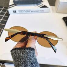 1 Pair Fashionable Small Frame Glasses Vintage Street Style For Women, Suitable For Autumn/Winter Outings, Travel, Beach, Music Festivals And Daily Wear - Gold - View 4