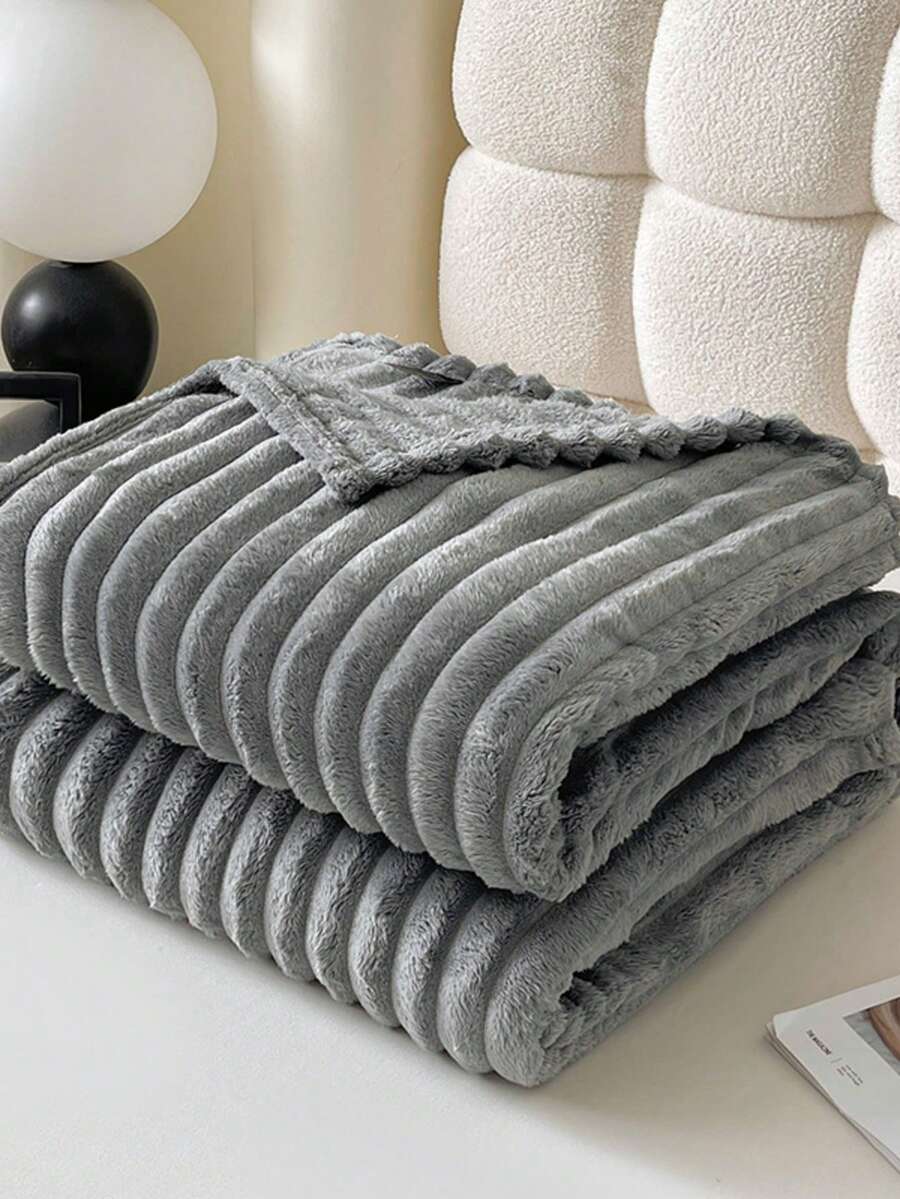 Small Blanket, Thick Soft Warm Fleece Blanket. Perfect For Napping, Air-Conditioned Rooms, Office And Camping. Suitable For All Seasons; Ideal Gift For Home And College Dorm. - Multicolor - View 1