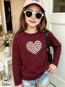 تي شيرت طويل الأكمام للبنات بطبعة زهرة البابونج على شكل قلب، قاعدة باللون العنابي مع زهور بيضاء وصفراء، رقبة دائرية وأكمام راجلان - أحمر تمر - مشاهدة 1