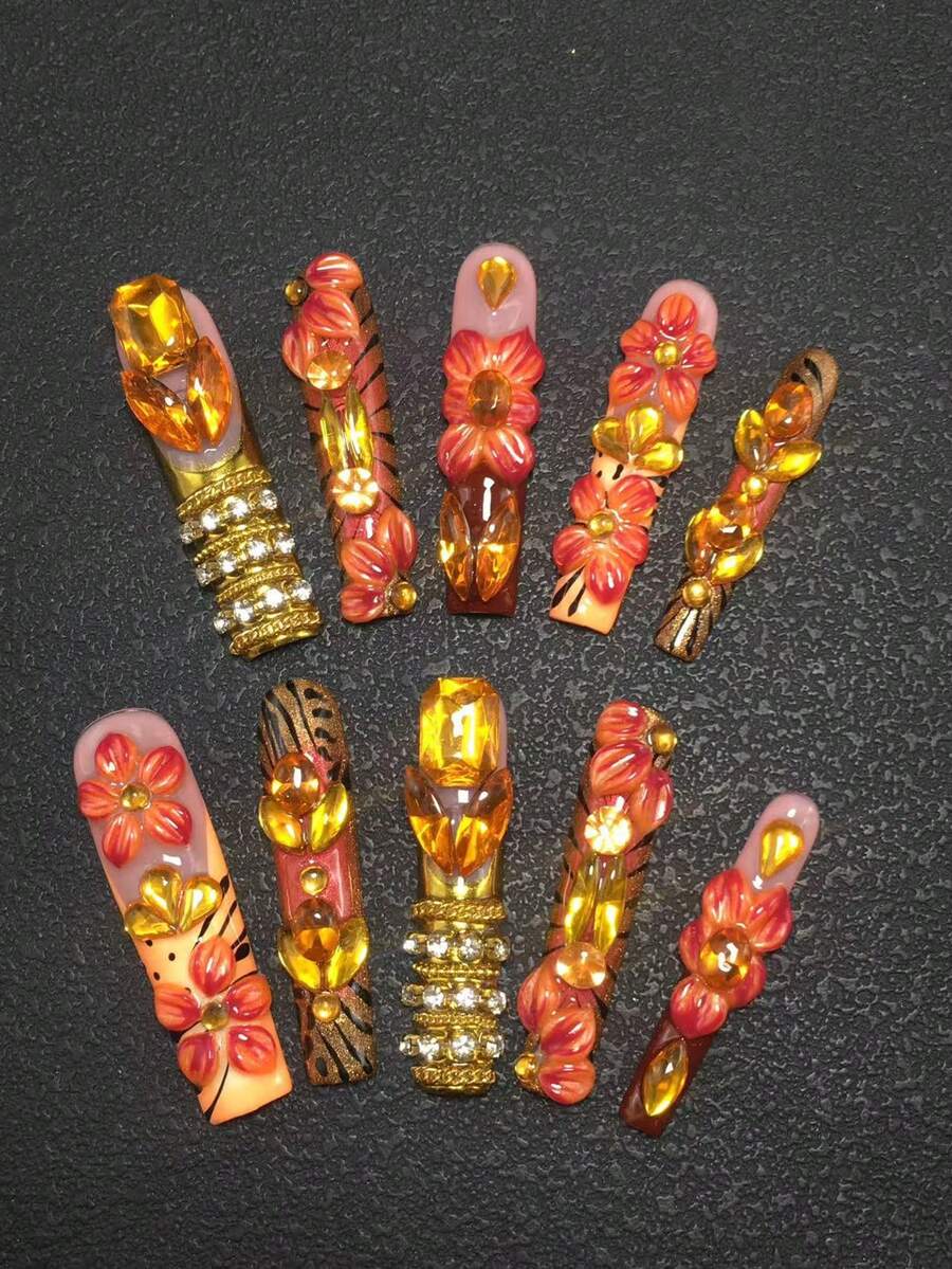 10 buah Kuku Tempel Buatan Tangan, Bentuk Persegi Ekstra Panjang 5,5 cm, Manikur Musim Gugur/Dingin, Warna Champagne dengan Dekorasi Rhinestone 3D, Desain Bunga Ukiran 3D, Aksen Rantai Emas, Gaya Modis dan Serbaguna untuk Wanita, Cocok untuk Pesta, Acara Dansa, dan Pemakaian Sehari-hari, Tersedia dalam 3 Ukuran - MultiWarna - View 1