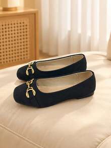 Sepatu Flat Slip-On Wanita Ujung Persegi dengan Hiasan Gesper Horsebit - Hitam - View 5