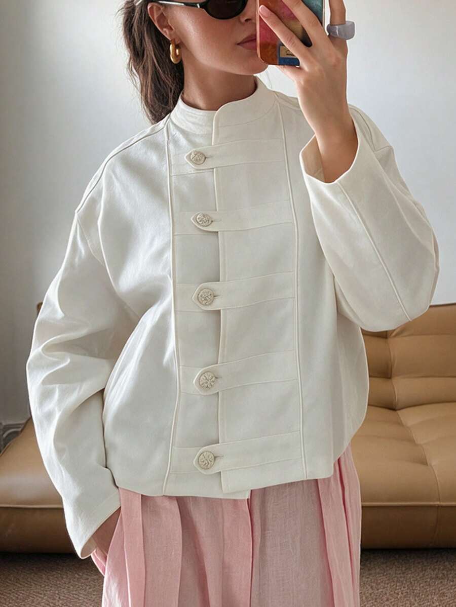 Jaket Pendek Wanita Musim Gugur/Musim Dingin Warna Putih dengan Kerah Tegak dan Kancing Dekoratif, Lengan Panjang, Model Oversized Retro Kasual untuk Perjalanan Sehari-hari, Pesta, dan Komuter. - Putih - View 1