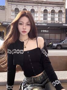 Korean Style Autumn/Winter New Fair Isle Snowflake Short Knit Cardigan + Slim Fit Camisole Tank Top Women 2 Pieces Set - Black - View 2