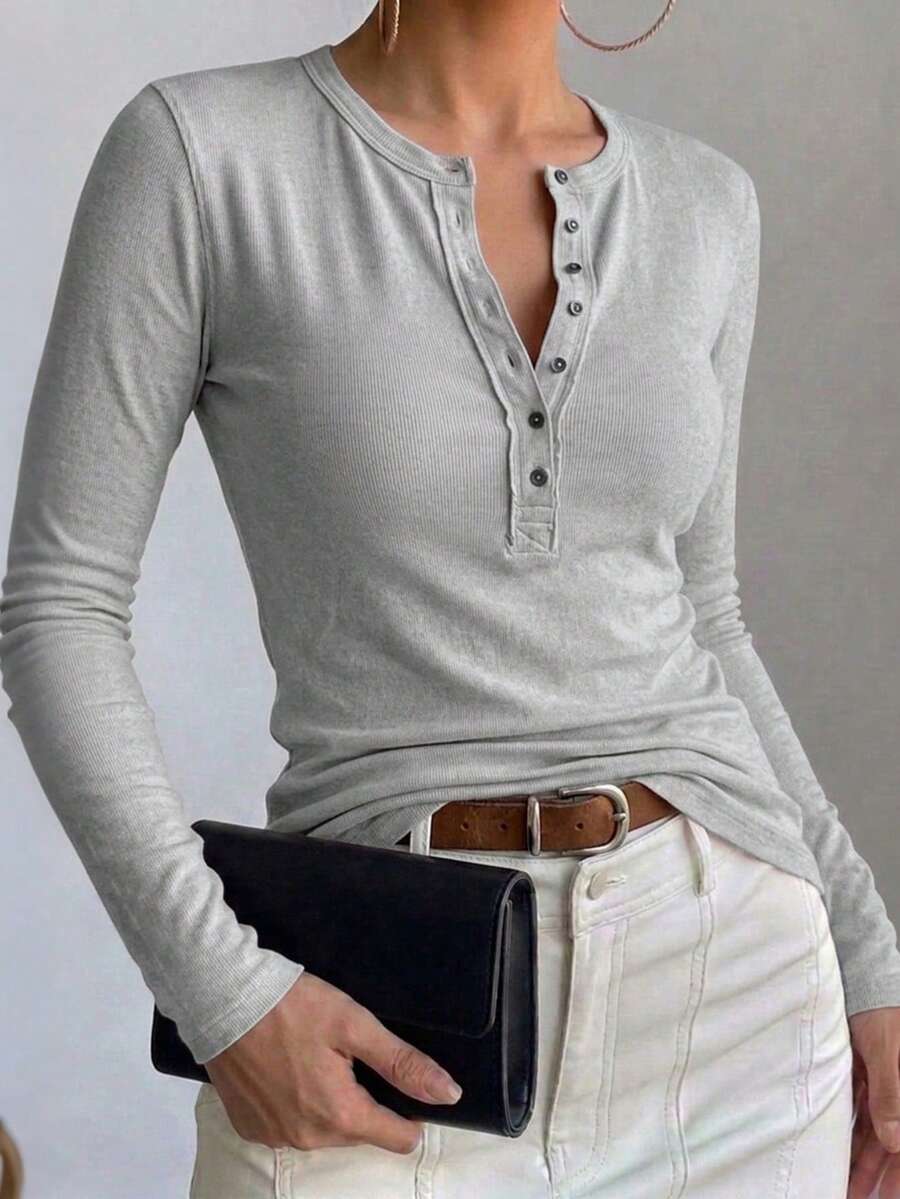 ChicMe Áo giữ nhiệt nữ cổ Henley gân, tay dài, ôm sát, cài nút trước, phong cách thường ngày, mềm co giãn - Màu Xám nhạt - Xem 1