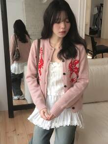Cardigan Sweater Pink Motif Makhluk Mitologi Merah, Kancing Depan, Leher Bulat, Lengan Panjang, Rajutan Lembut, Cardigan Kasual Musim Gugur untuk Wanita, Gaya Vintage - Berwarna merah muda - View 3