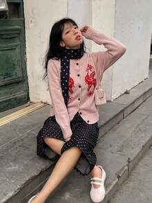 Cardigan Sweater Pink Motif Makhluk Mitologi Merah, Kancing Depan, Leher Bulat, Lengan Panjang, Rajutan Lembut, Cardigan Kasual Musim Gugur untuk Wanita, Gaya Vintage - Berwarna merah muda - View 4