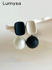 1 Pair French Luxury Contrast Color Geometric Ball Earrings Suitable For Women's Daily Commute Wear - Multicolor - View 1