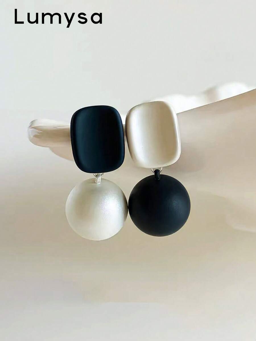 1 Pair French Luxury Contrast Color Geometric Ball Earrings Suitable For Women's Daily Commute Wear - Multicolor - View 1