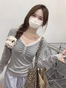 Áo thun dệt kim mặc lót cổ chữ V viền ren cho nữ - Xám - Xem 6