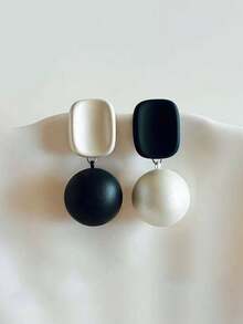 1 Pair French Luxury Contrast Color Geometric Ball Earrings Suitable For Women's Daily Commute Wear - Multicolor - View 3