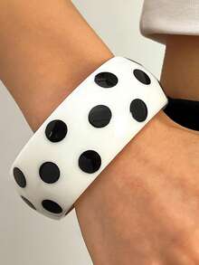 1pc Minimalist Fashionable Personalized Polka Dot Geometric Flat Round Resin Bracelet Suitable For Women's Daily, Vacation, Party Wear - White - View 1