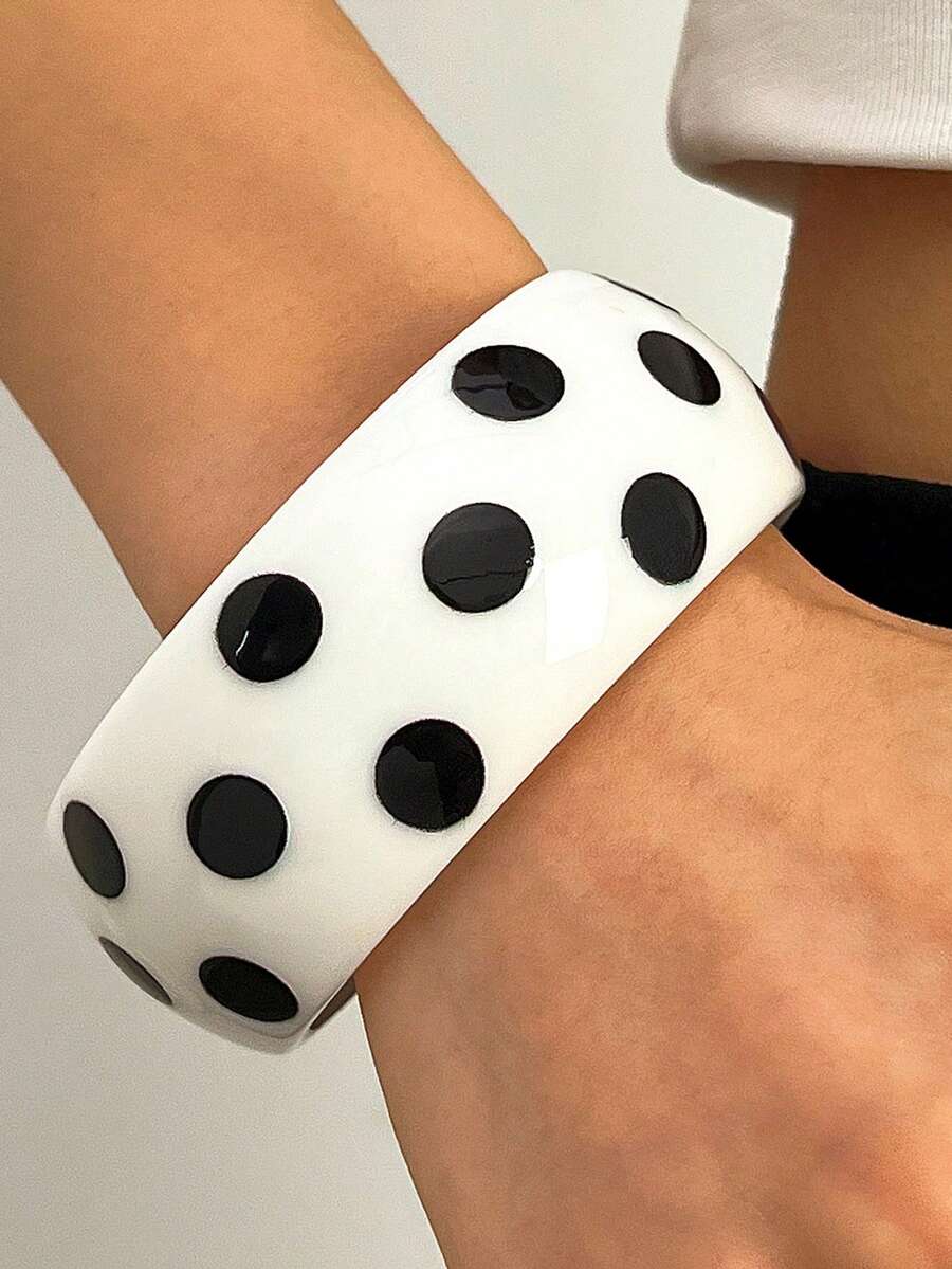 1pc Minimalist Fashionable Personalized Polka Dot Geometric Flat Round Resin Bracelet Suitable For Women's Daily, Vacation, Party Wear - White - View 1