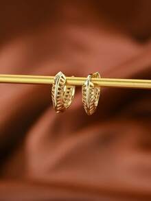 1 Pair Of Retro Openwork Triangular Gold-Cut Huggie Copper Ring Earrings, Suitable For Ladies To Wear Decorative Gifts In Daily Travel. - Yellow Gold - View 8