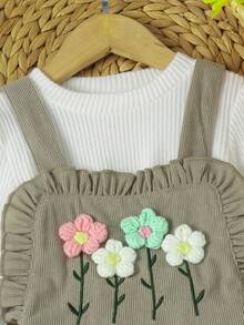 2pcs Girls Toddler Pastoral Mori Style Solid Color Small Stand Collar Ribbed Undershirt With Colorful Knitted Flower Decor Pocket Suspender Dress Set, Spring/Autumn - Olive Green - View 5