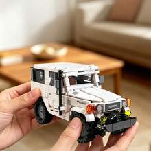 CaDA Toyota Land Cruiser FJ40 Building Blocks 1:24 Educational Toy 374pcs Off-Road Vehicle Model Toy, Suitable For Boys 8 Years And Above - White - View 7