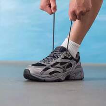Mizuno 新款中性 Trainer 2K V2 復古運動鞋，輕量厚底休閒運動鞋 - 黑灰色 - 查看 4