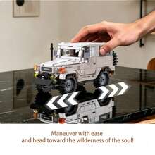 CaDA Toyota Land Cruiser FJ40 Building Blocks 1:24 Educational Toy 374pcs Off-Road Vehicle Model Toy, Suitable For Boys 8 Years And Above - White - View 4