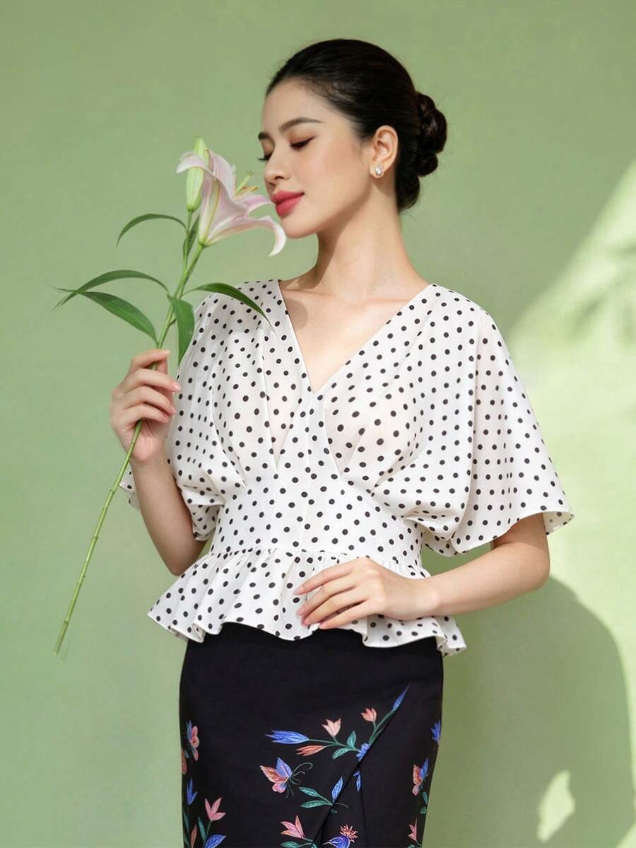 1件女款波點短袖上衣,適合度假、休假、日常穿著、約會 - 白色 - 查看 1