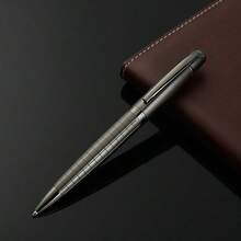 3pcs Gun Gray Mesh Metal Retractable Ballpoint Pens, Exquisite Grid Pattern Pen Body, Premium Luxury Texture, Sturdy Metal Clip That Won't Fall Off. Smooth Writing Without Ink Clogging, Moderate Weight And Comfortable Grip, Suitable For Business Signing, Office Recording, Daily Writing. Minimalist Elegant Appearance, Durable And Highly Attractive, Essential Writing Pen For Office And Study - Rectangle - View 5