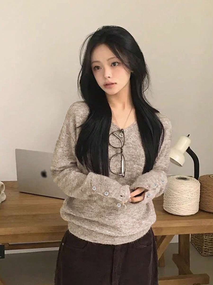 Korean Style V-Neck Soft Knit Sweater Women's Top, Loose Fit Flattering Design, Button Cuff Detail, Versatile Casual Long Sleeve Sweater, Autumn/Winter New