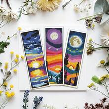 طقم علامات كتب مطرزة 14CT يتضمن 6 علامات كتب، تصاميم مناظر طبيعية ملونة، مع تعليمات، خيوط تطريز، قماش، وإبرة تطريز. للمبتدئين وعشاق الحرف اليدوية. - مناظر طبيعية ملونة - مشاهدة 5