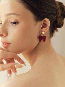 Sorayune 1 Pair Red Plush Bow Metal Cute Sweet Retro Fashion Elegant Earrings - Red - View 3