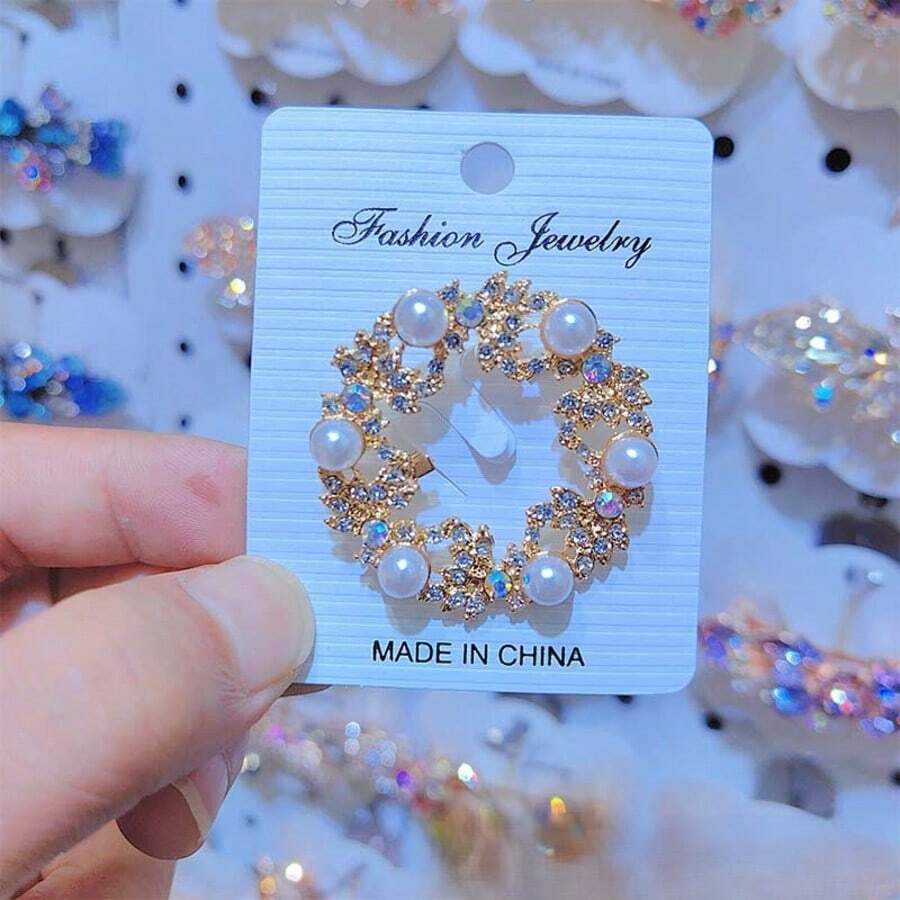 1pc Simple Korean Style Pearl Flower Brooch For Women, Scarf Clip, Alloy Brooch Pin, Versatile Elegant Brooch Accessory, Personalized Beautiful Business Brooch, Gift For Girlfriend, Beautiful Jewelry - Champagne - View 1