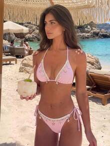 Bikinx Conjunto de bikini con triángulo de copa y decoración de cinta de satén y concha de unicolor para mujer, adecuado para vacaciones de verano en la playa, color rosa - Rosa - Ver 2
