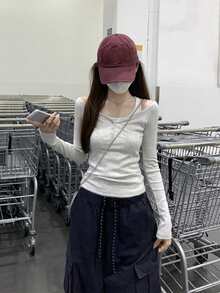 Atasan Kaos Wanita Lengan Panjang Model 2-in-1 Gaya Korea Musim Gugur dengan Desain Bahu Terbuka dan Potongan Pas Badan yang Elegan - Putih Abu-abu - View 4