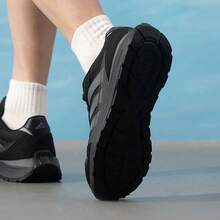 Sepatu Kasual adidas FUTRO COUPE Nyaman, Anti Selip, Tahan Lama, dan Kuat, Unisex, Hitam - Hitam - View 4